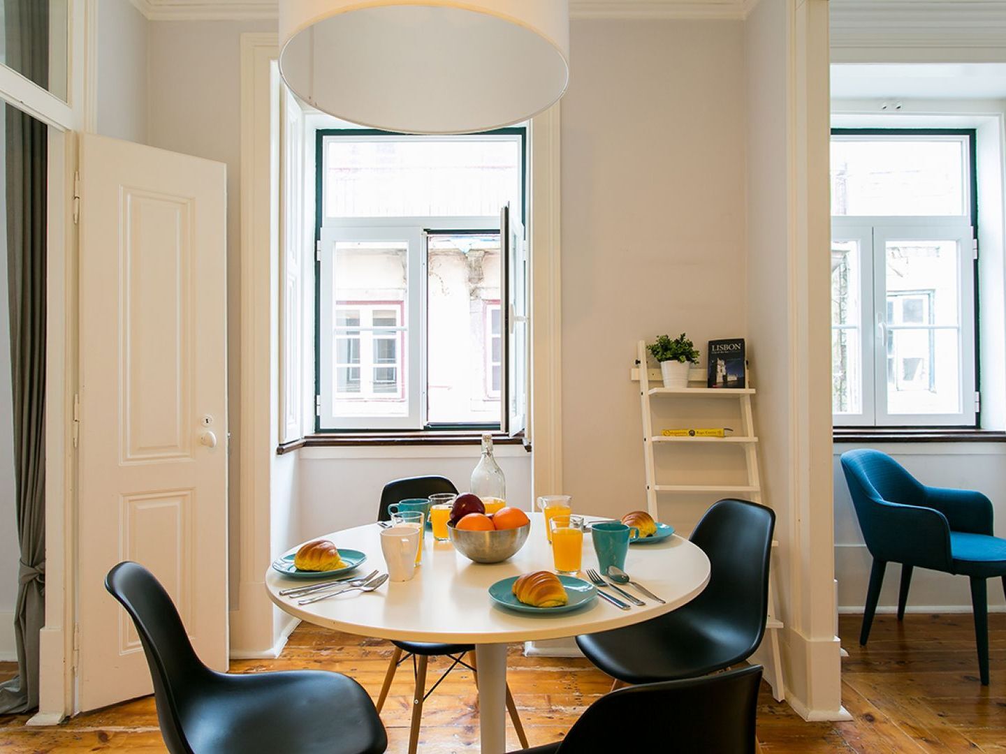 Appartamento Joivy Splendid 2Br Flat In Bairro Alto, Nearby Luis De Camoes Square Lisbona Esterno foto