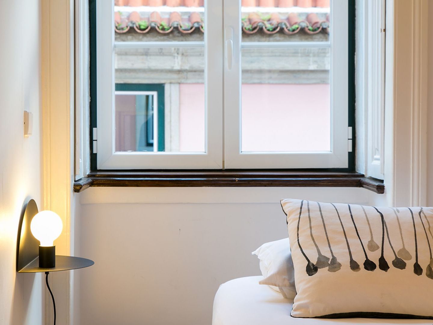 Appartamento Joivy Splendid 2Br Flat In Bairro Alto, Nearby Luis De Camoes Square Lisbona Esterno foto